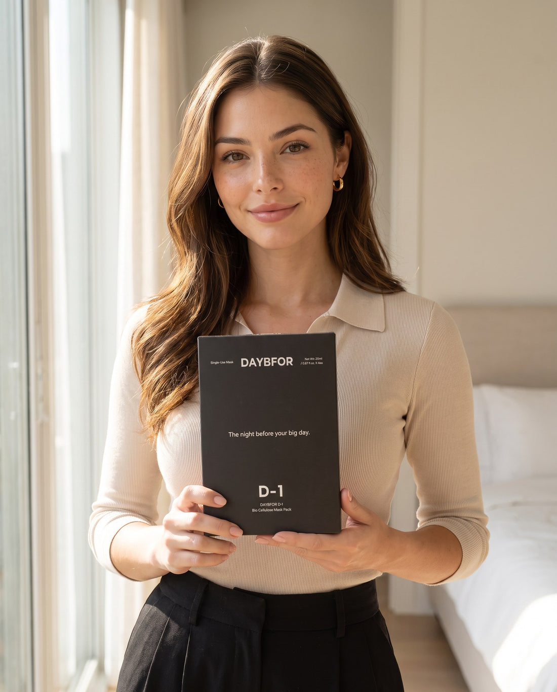 Woman holding the DAYBFOR D-1 box